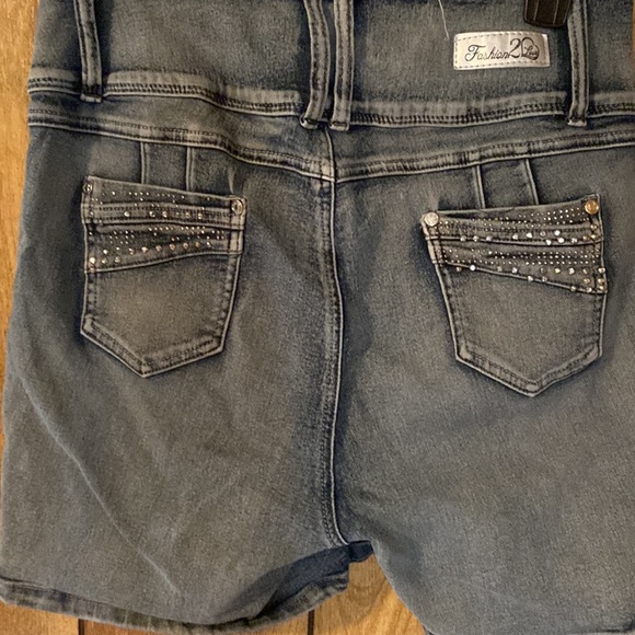 Fashion 2 Love - Picture 4 of 7